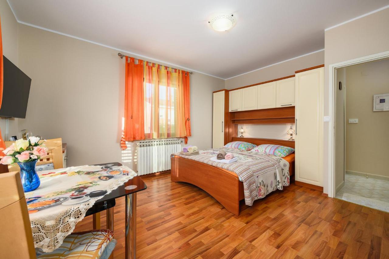 House Alma Apartment Porec Exterior photo